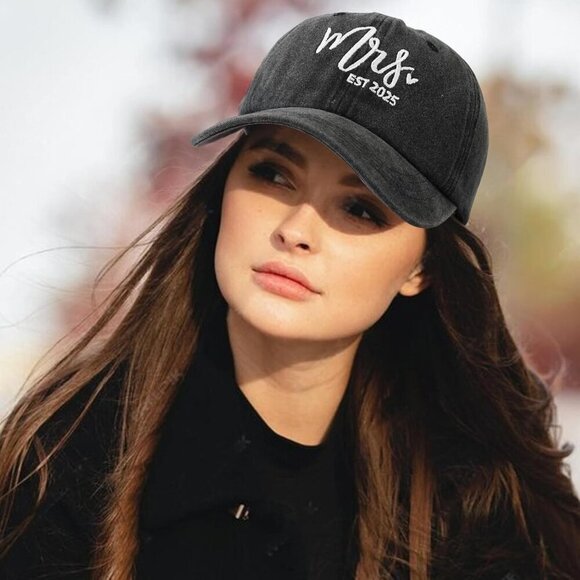 Mrs Embroidered Cotton Baseball Cap for Wedding Bridal Shower Honeymoon main image 5